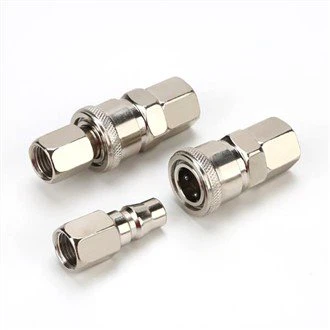 Messinkikompressoriliittimien liitin